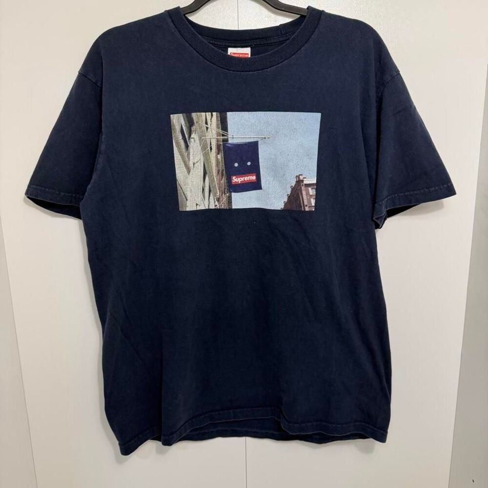 Supreme Men's Navy and Blue T-shirt